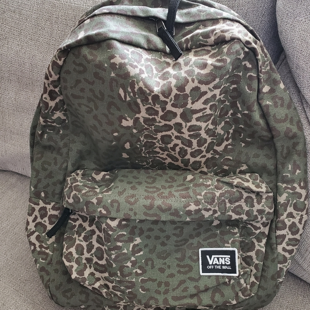 * NWT Van's Classic Realm Backpack in  RARE Cheetah